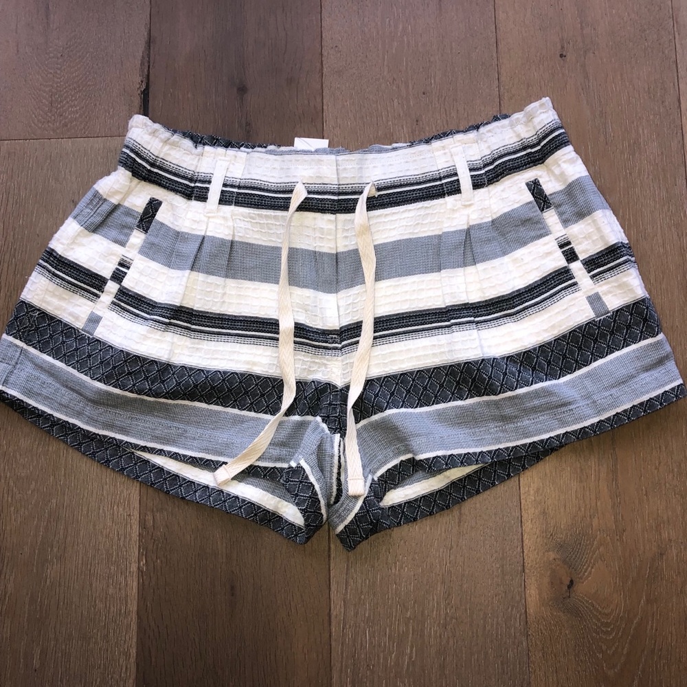 NWT Loft lou & grey shorts. Size S